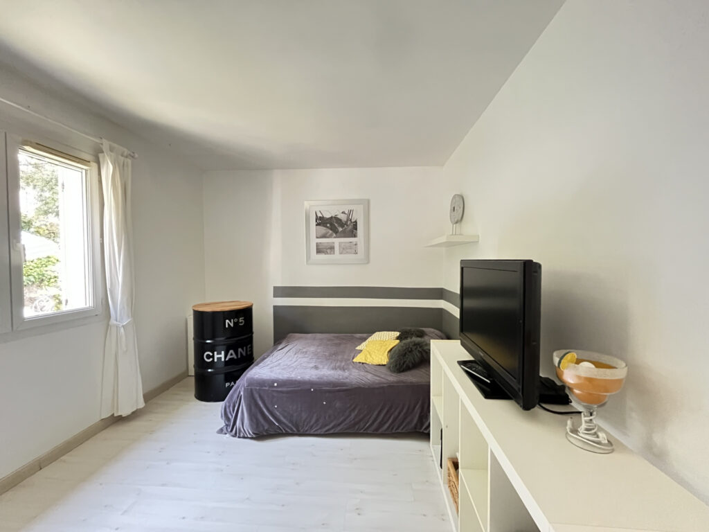 Villa individuelle avec piscine – 7 pièces – 5 chambres – 6  – 155 m²