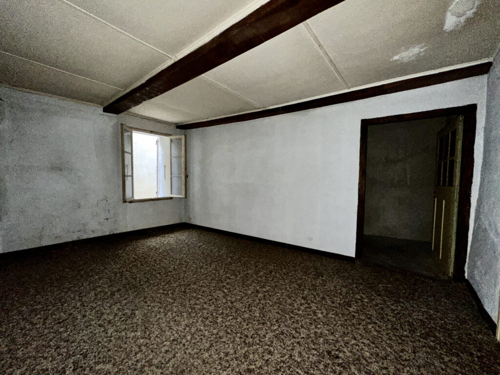 Maison de village à rénover – 7 pièces – 4 chambres – 6  – 160.6 m²