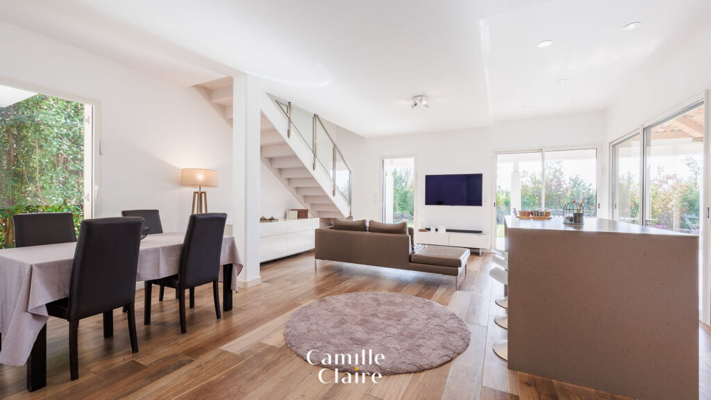 Villa contemporaine 3 chambres, terrain, piscine, environnem – 4 pièces – 3 chambres – NR  – 120 m²