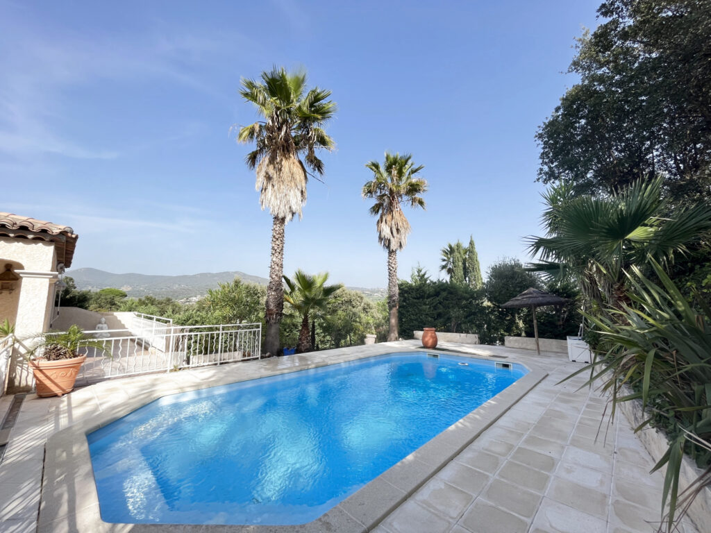 Villa individuelle avec piscine – 7 pièces – 5 chambres – 6  – 155 m²