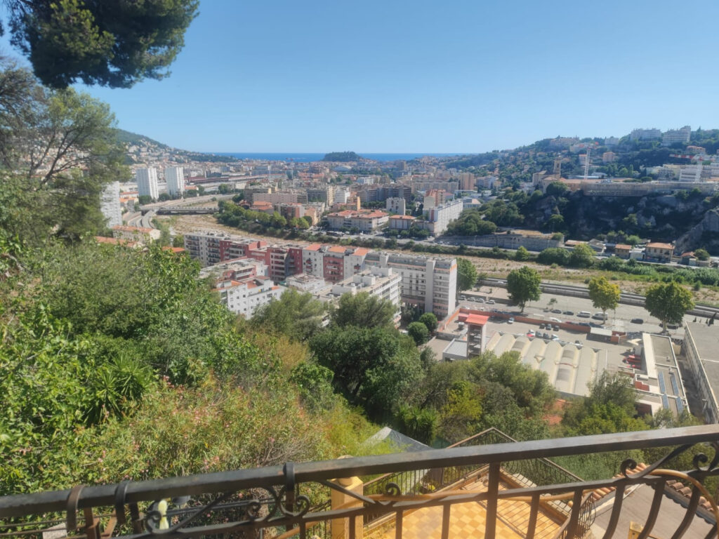 EXCELLENT POTENTIEL POUR CE HAUT DE VILLA DE 52 M2 avec BALC – 2 pièces – 1 chambre – 10  – 52 m²