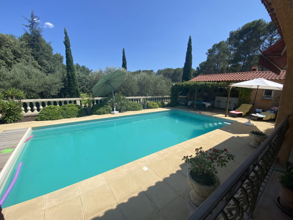 Villa individuelle avec piscine – 5 pièces – 3 chambres – 6  – 155 m²