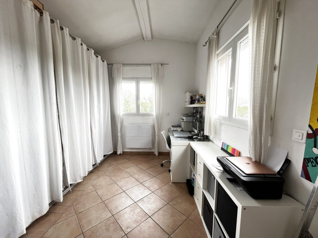 Villa individuelle avec piscine – 7 pièces – 5 chambres – 6  – 155 m²