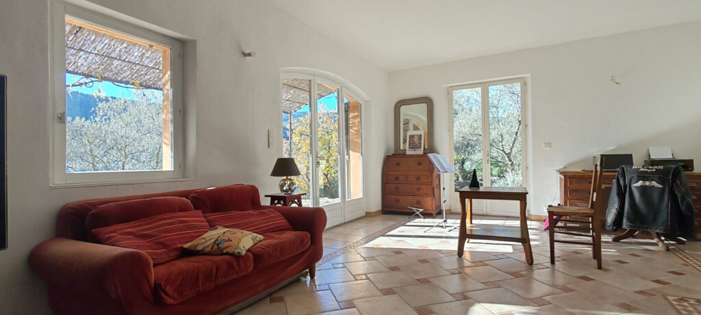 A vendre : ‘Le Mas des Oliviers’. – 8 pièces – 6 chambres – 6  – 206 m²