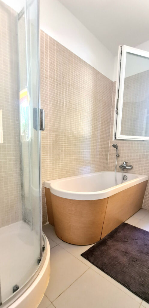 Villa d’architecte avec piscine  – 5 pièces – 3 chambres – 6  – 190 m²