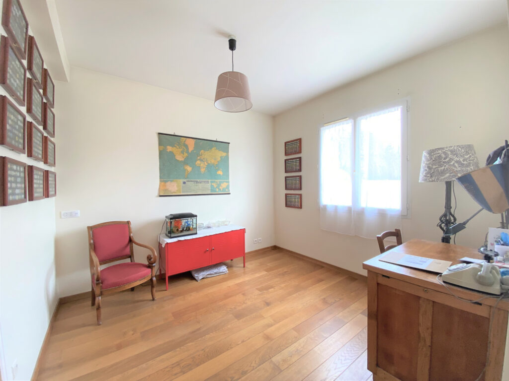 Belle et spacieuse maison récente avec vue panoramique – 8 pièces – 6 chambres – 6  – 180 m²