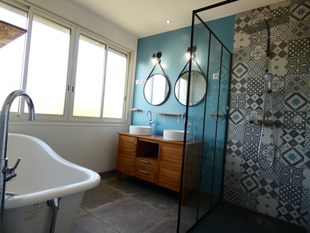 Maison rénovée avec piscine – 4 pièces – 3 chambres – 4  – 120 m²