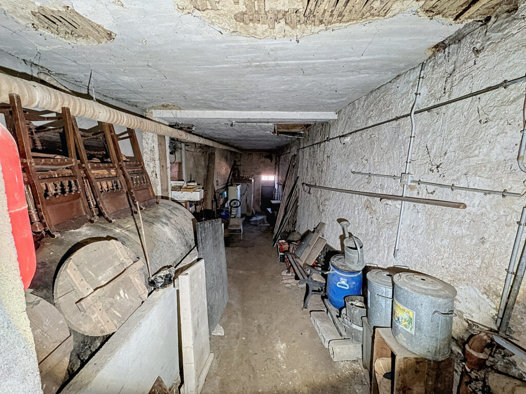 Maison Rustique de 1787, Spacieuse et Pleine de Caractère ! – 6 pièces – 4 chambres – 6  – 176 m²