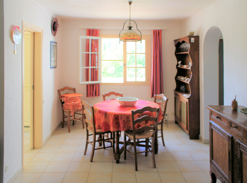 Maison individuelle avec grand terrain et piscine – 7 pièces – 5 chambres – 6  – 150 m²