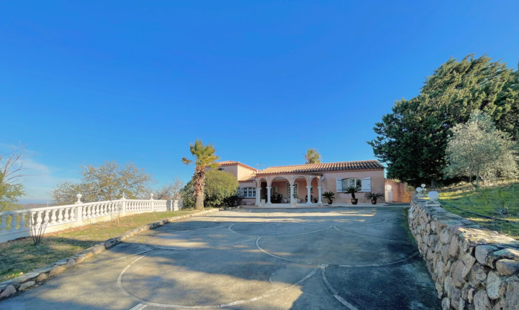 Maison 7 pièces sur terrain de 3850m2  – 7 pièces – 4 chambres – NR  – 269 m²