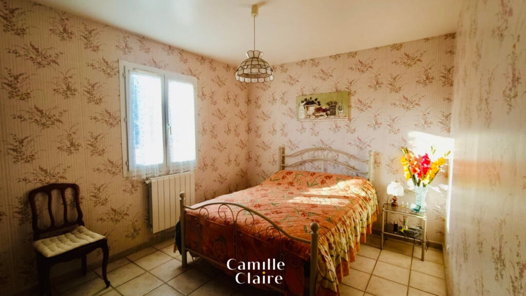 MAISON T4 DE PLAIN PIED DE 102 M2 SUR 529 M2 AU CALME ET PIS – 4 pièces – 3 chambres – NR  – 102 m²