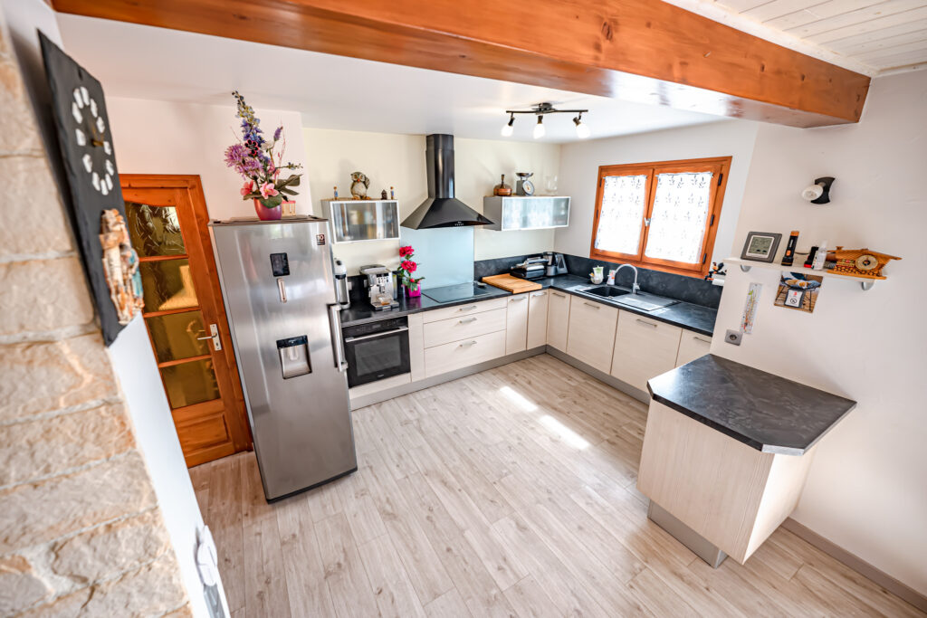 Propriété 4 pièces de 180 m2 habitables – 7 pièces – 3 chambres – 6  – 180 m²