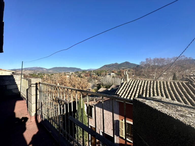 Maison de village à rénover – 7 pièces – 4 chambres – 160.6 m²