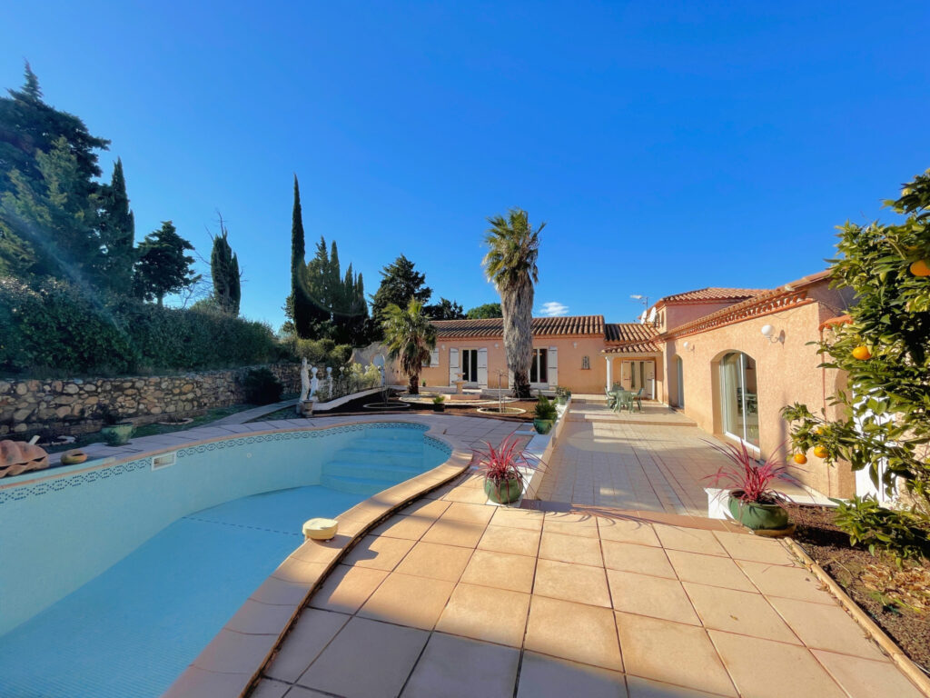 Maison 7 pièces sur terrain de 3850m2  – 7 pièces – 4 chambres – NR  – 269 m²