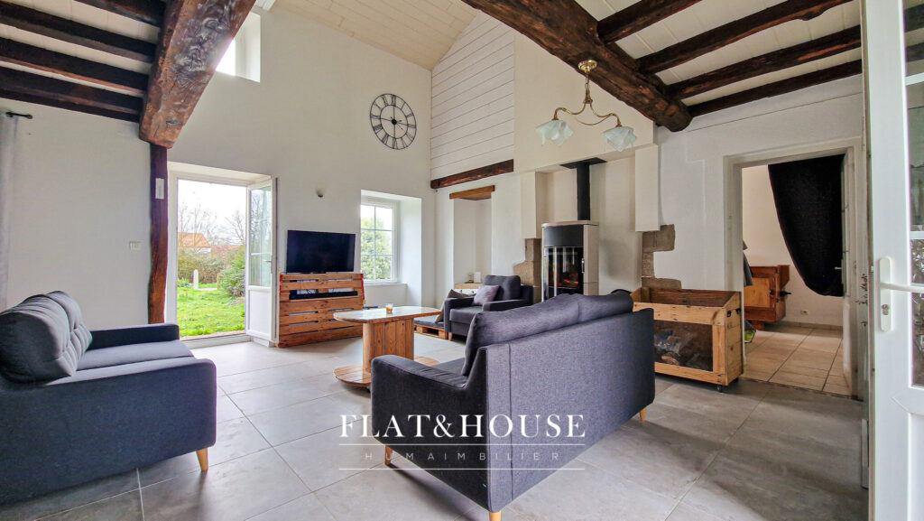 LUMINEUSE LONGÈRE PIERRE AVEC VUE 140M2 | PLAFOND CATHÉDRALE – 6 pièces – 4 chambres – 6  – 140 m²