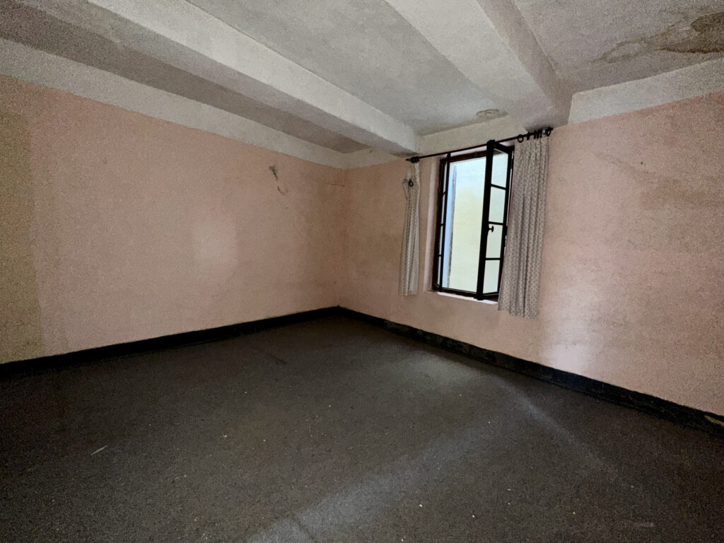 Maison de village à rénover – 7 pièces – 4 chambres – 6  – 160.6 m²