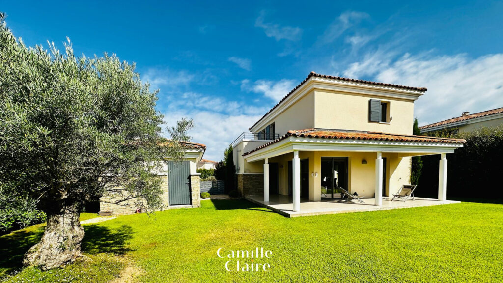 Villa contemporaine 3 chambres, terrain, piscine, environnem – 4 pièces – 3 chambres – NR  – 120 m²