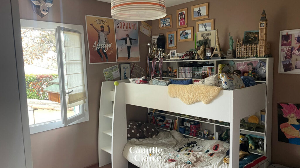 Maison T4 de plain-pied au clame avec terrain clos à Mimet. – 4 pièces – 3 chambres – NR  – 90 m²