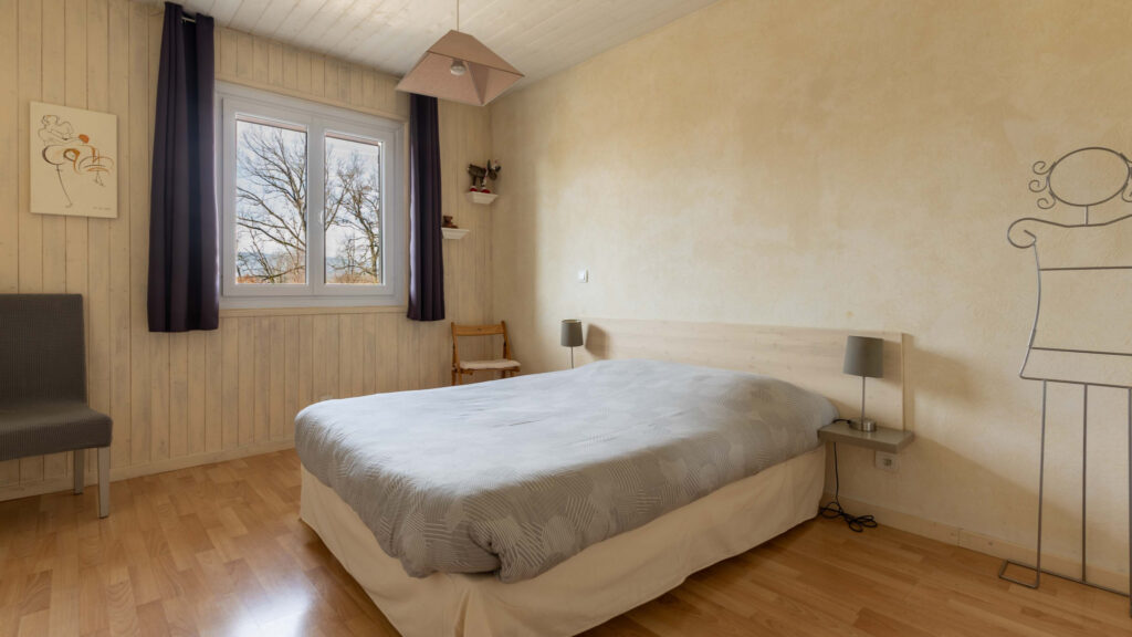 Annecy le VIeux – Maison 4 chambres  + 3 studios indépendant – 6 pièces – 4 chambres – 4  – 170 m²