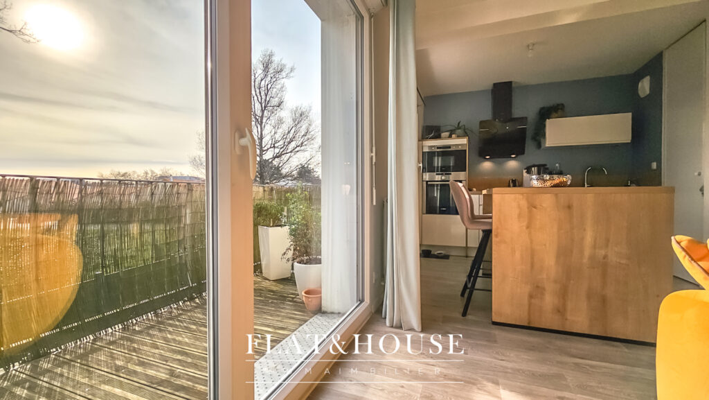 Lumineux dernier étage COUP DE COEUR  T3  66 m2 + Parking +  – 3 pièces – 2 chambres – 6  – 66 m²