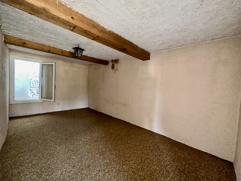 Maison de village à rénover – 7 pièces – 4 chambres – 6  – 160.6 m²