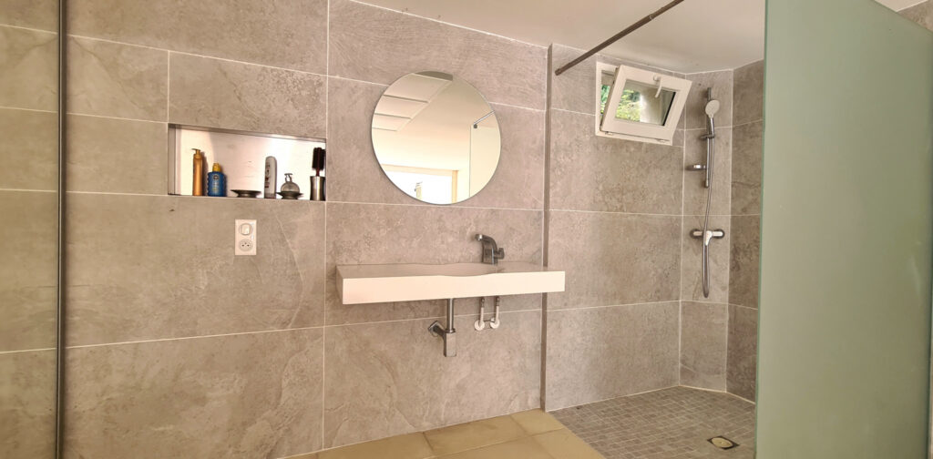 Villa d’architecte avec piscine  – 5 pièces – 3 chambres – 6  – 190 m²