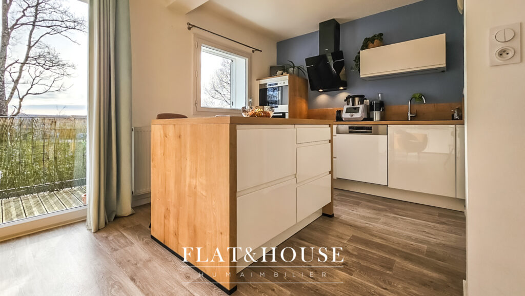 Lumineux dernier étage COUP DE COEUR  T3  66 m2 + Parking +  – 3 pièces – 2 chambres – 6  – 66 m²