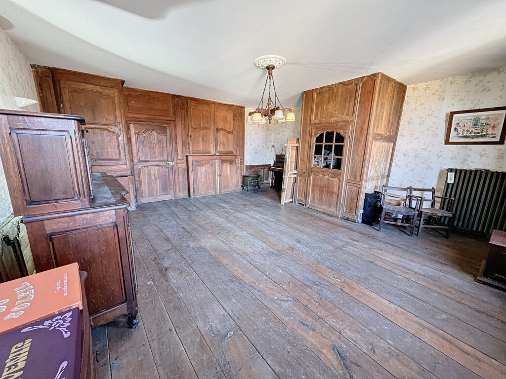 Maison Rustique de 1787, Spacieuse et Pleine de Caractère ! – 6 pièces – 4 chambres – 6  – 176 m²