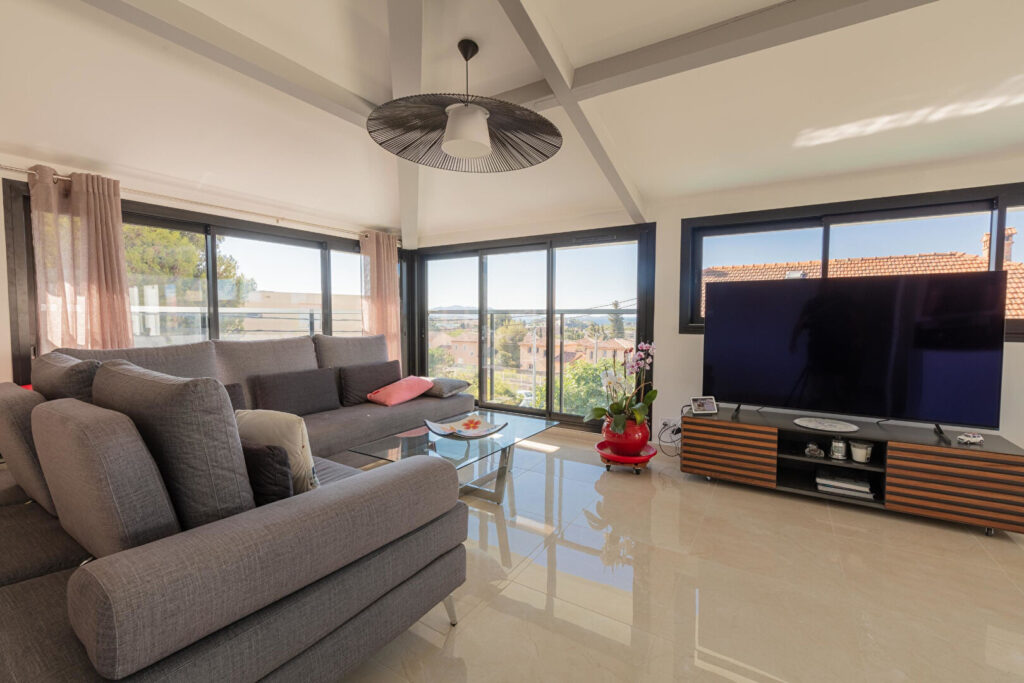 Maison Bandol 8 pièce(s) 210 m2 – 8 pièces – 5 chambres – 6  – 210 m²