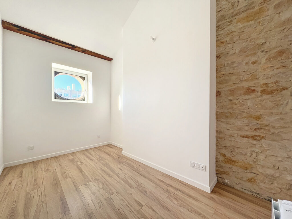 Superbe T3 en duplex entièrement rénové – vue dégagée – hype – 3 pièces – 2 chambres – 2  – 61.1 m²