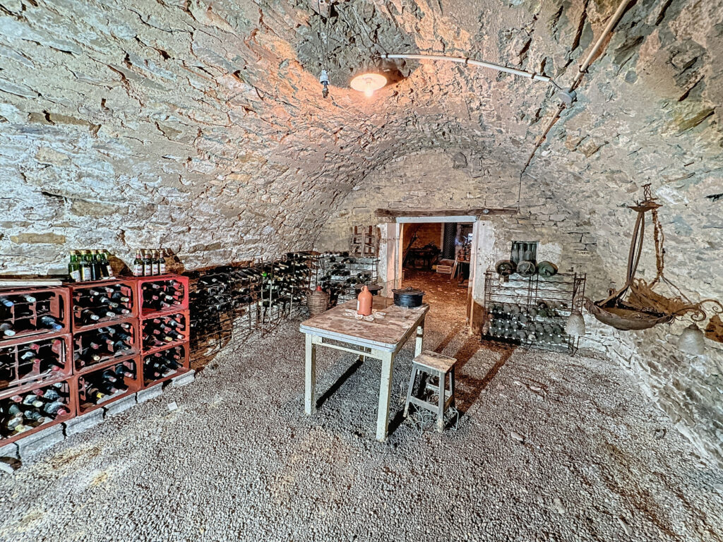 Maison Rustique de 1787, Spacieuse et Pleine de Caractère ! – 6 pièces – 4 chambres – 6  – 176 m²