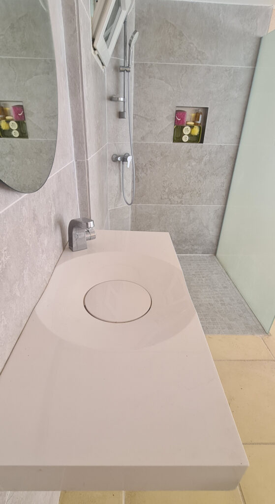 Villa d’architecte avec piscine  – 5 pièces – 3 chambres – 6  – 190 m²