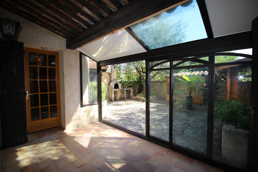 Maison de village avec cour – 4 pièces – 2 chambres – 6  – 85 m²