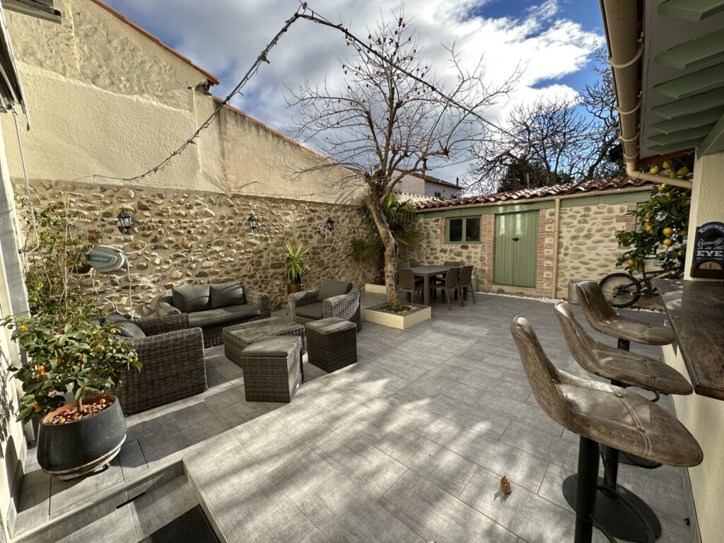 Le Boulou – Appartement 3 pièces 110m2 avec cour de 50m2 – 3 pièces – 2 chambres – NR  – 110 m²