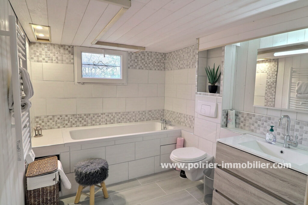 Maison – 4 pièces – 3 chambres – 6  – 144.34 m²