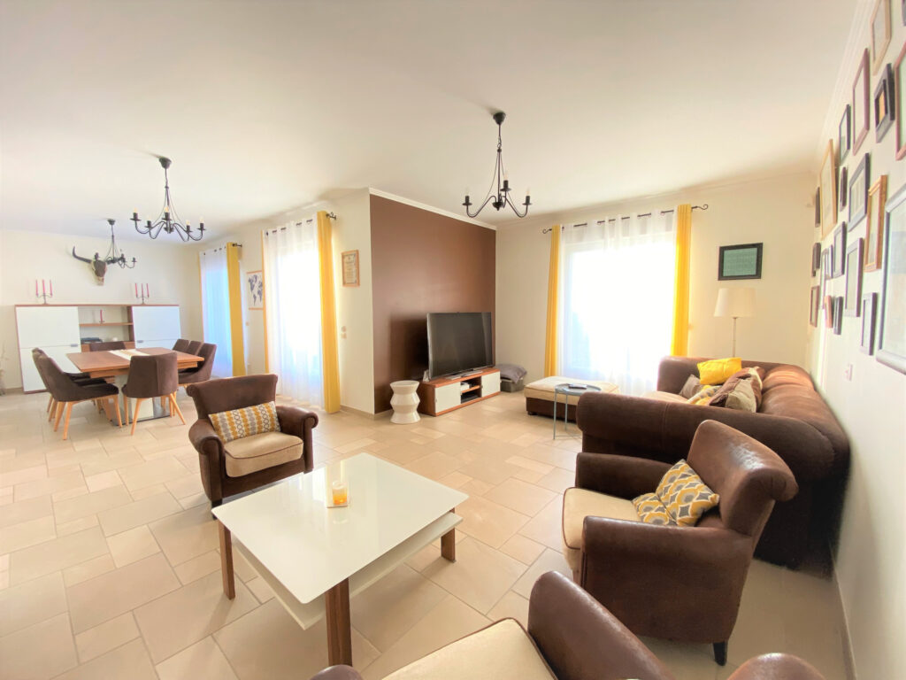 Belle et spacieuse maison récente avec vue panoramique – 8 pièces – 6 chambres – 6  – 180 m²