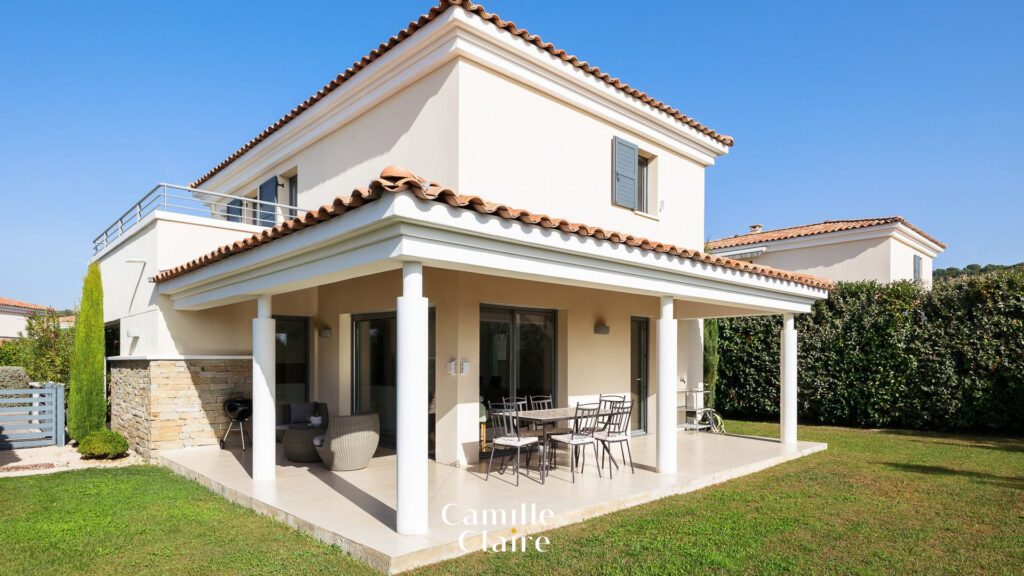 Villa contemporaine 3 chambres, terrain, piscine, environnem – 4 pièces – 3 chambres – NR  – 120 m²