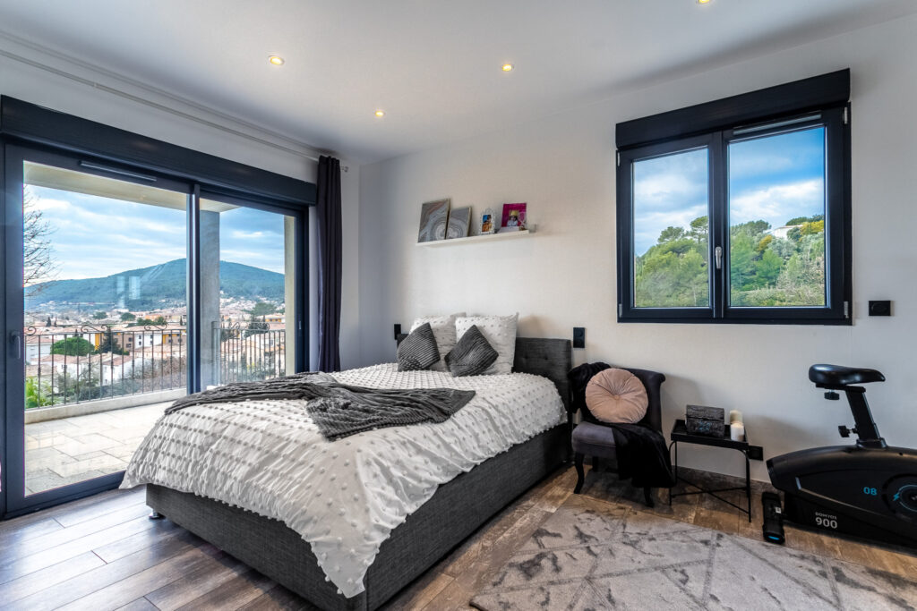 Maison 130m2 sur parcelle de 1000m2, 4 chambres avec piscine – 5 pièces – 4 chambres – 6  – 132 m²