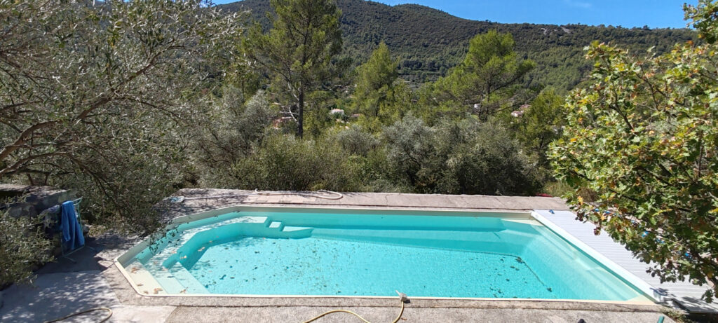 A vendre : ‘Le Mas des Oliviers’. – 8 pièces – 6 chambres – 6  – 206 m²