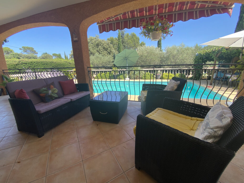 Villa individuelle avec piscine – 5 pièces – 3 chambres – 6  – 155 m²