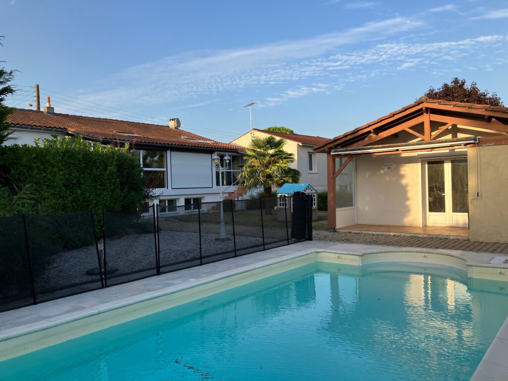 Maison rénovée avec piscine – 4 pièces – 3 chambres – 4  – 120 m²