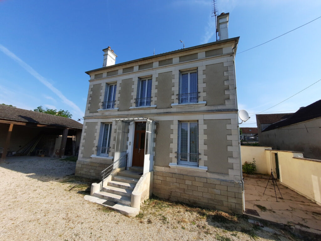 Entre Joigny et Migennes – 7 pièces – 4 chambres – NR  – 127.8 m²