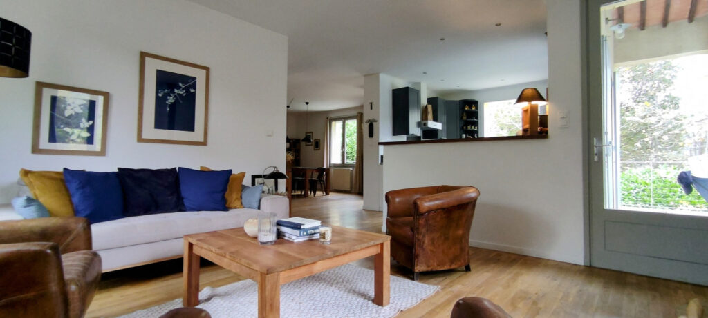 PROPRIÉTÉ ANSOUIS – 6 pièces – 4 chambres – 4  – 151.77 m²