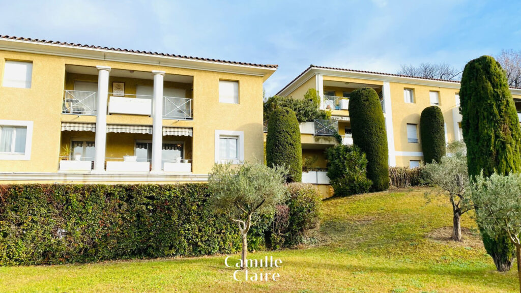 Appartement T4 standing avec terrasse à Aix-en-Provence – 4 pièces – 3 chambres – NR  – 94 m²