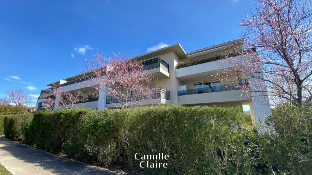 Vente Appartement 3 pièces avec grande terrasse et box dans  – 3 pièces – 2 chambres – NR  – 58 m²