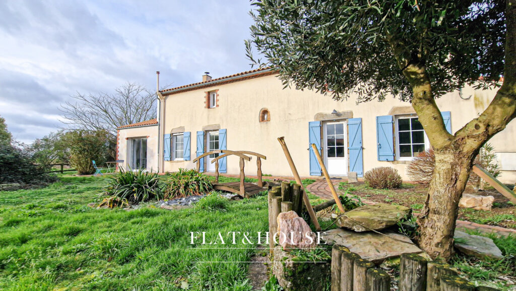 LUMINEUSE LONGÈRE PIERRE AVEC VUE 140M2 | PLAFOND CATHÉDRALE – 6 pièces – 4 chambres – 6  – 140 m²