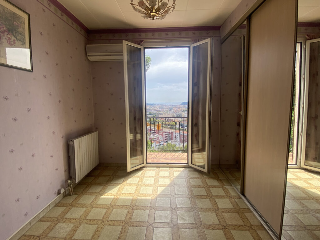 EXCELLENT POTENTIEL POUR CE HAUT DE VILLA DE 52 M2 avec BALC – 2 pièces – 1 chambre – 10  – 52 m²