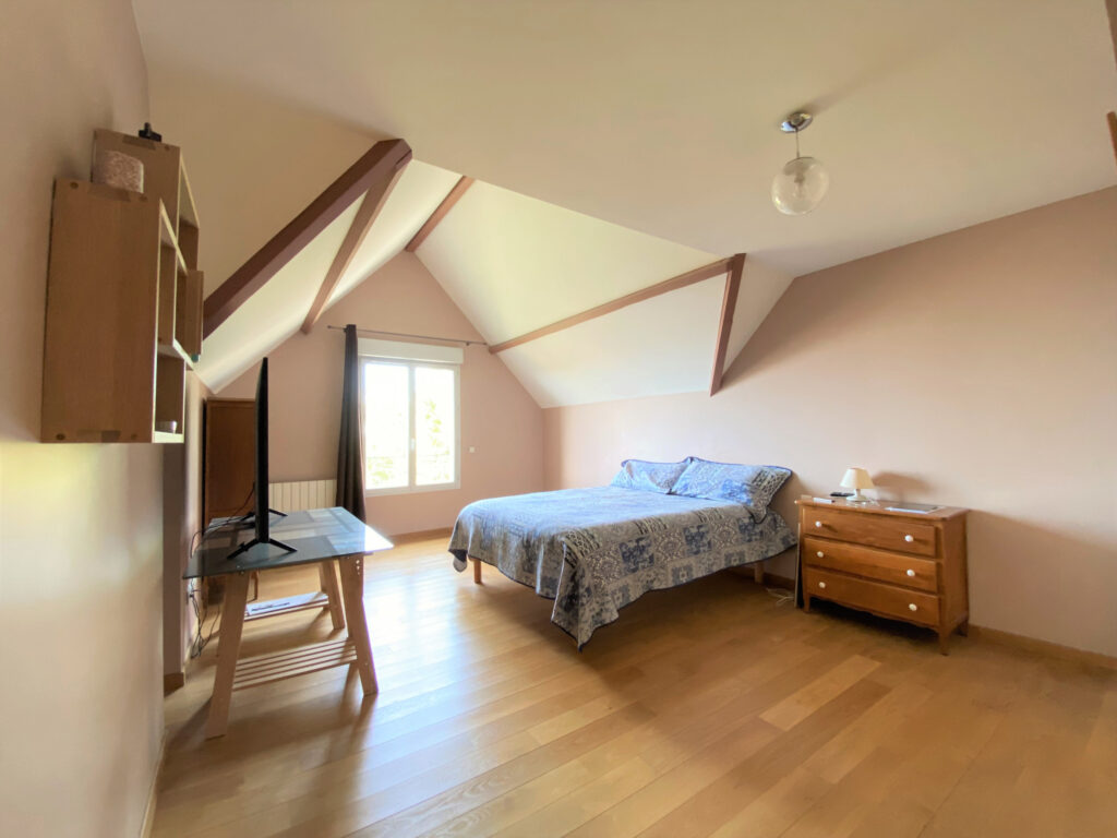 Belle et spacieuse maison récente avec vue panoramique – 8 pièces – 6 chambres – 6  – 180 m²