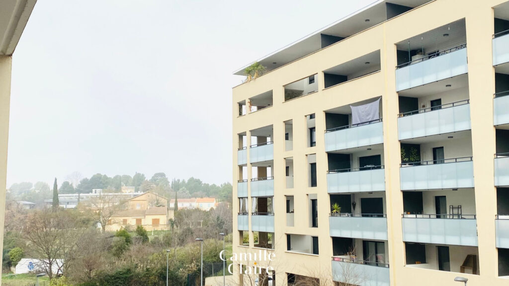 Vente Appartement 3 pièces avec grande terrasse et box dans  – 3 pièces – 2 chambres – NR  – 58 m²