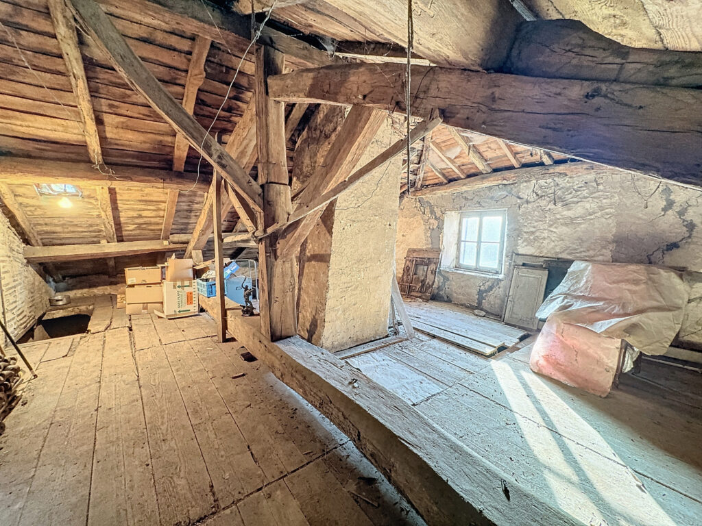 Maison Rustique de 1787, Spacieuse et Pleine de Caractère ! – 6 pièces – 4 chambres – 6  – 176 m²